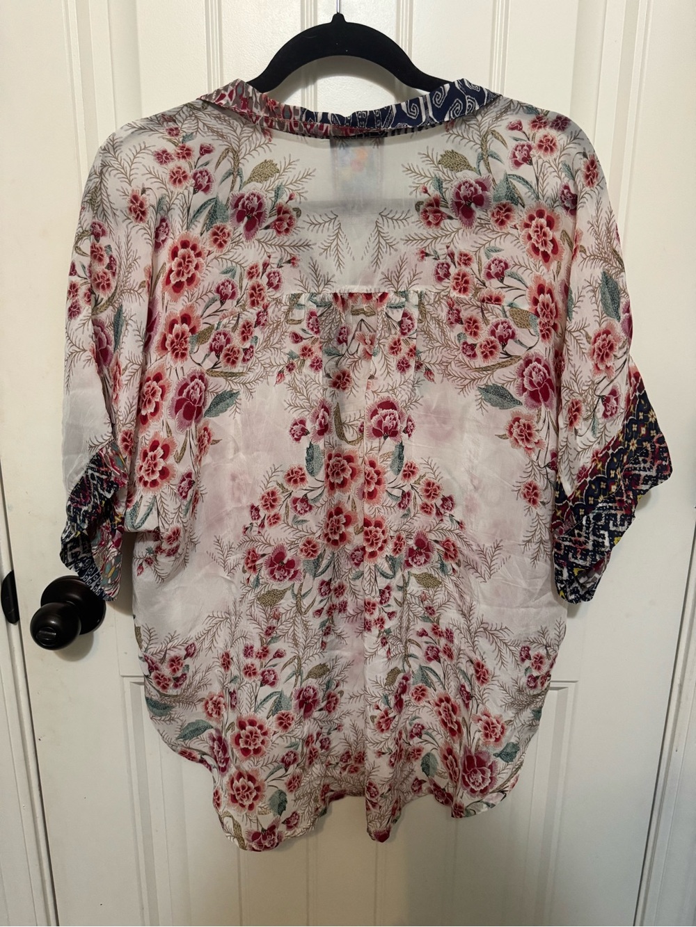 Johnny Was: Aztec Lynn Top: Floral Blouse in Pink & White Size Small - Picture 3 of 4
